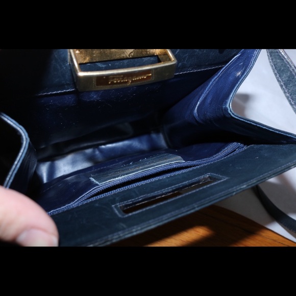 VINTAGE Authentic Salvatore Ferragamo Leather Buckle Shoulder Purse ! - Picture 4 of 8